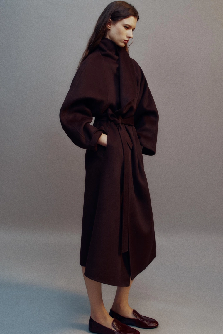 Длинное пальто с поясом