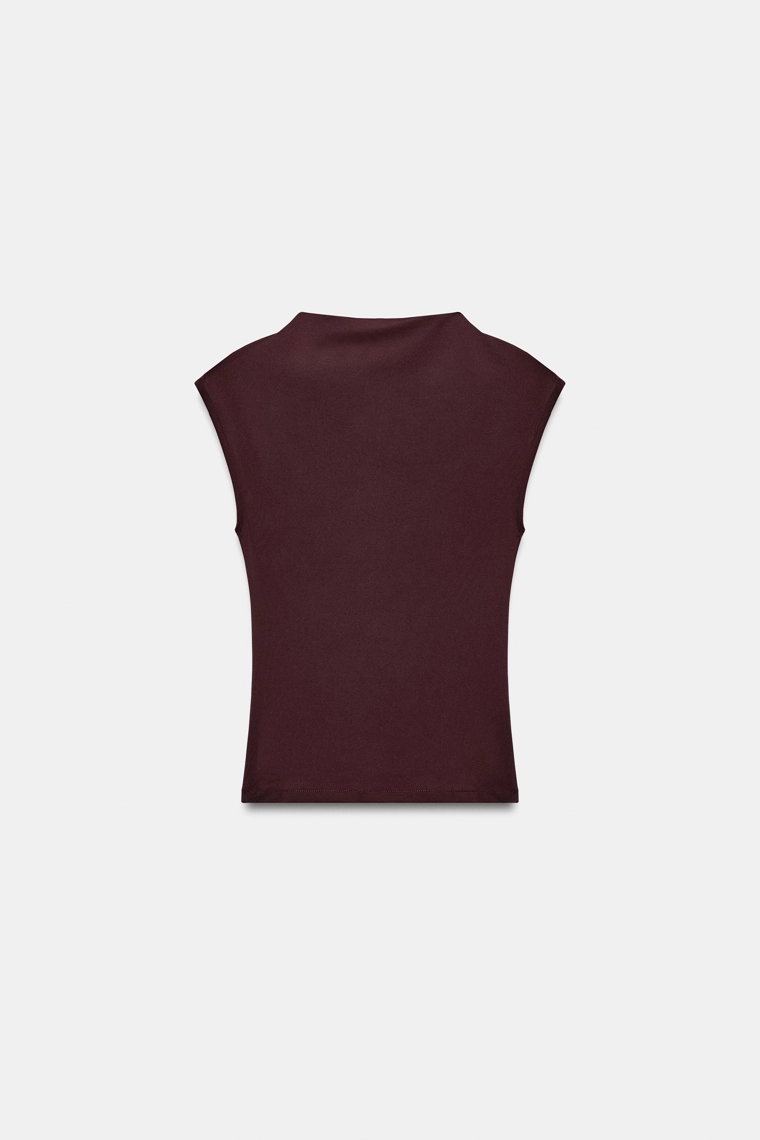Футболка с драпированным вырезом