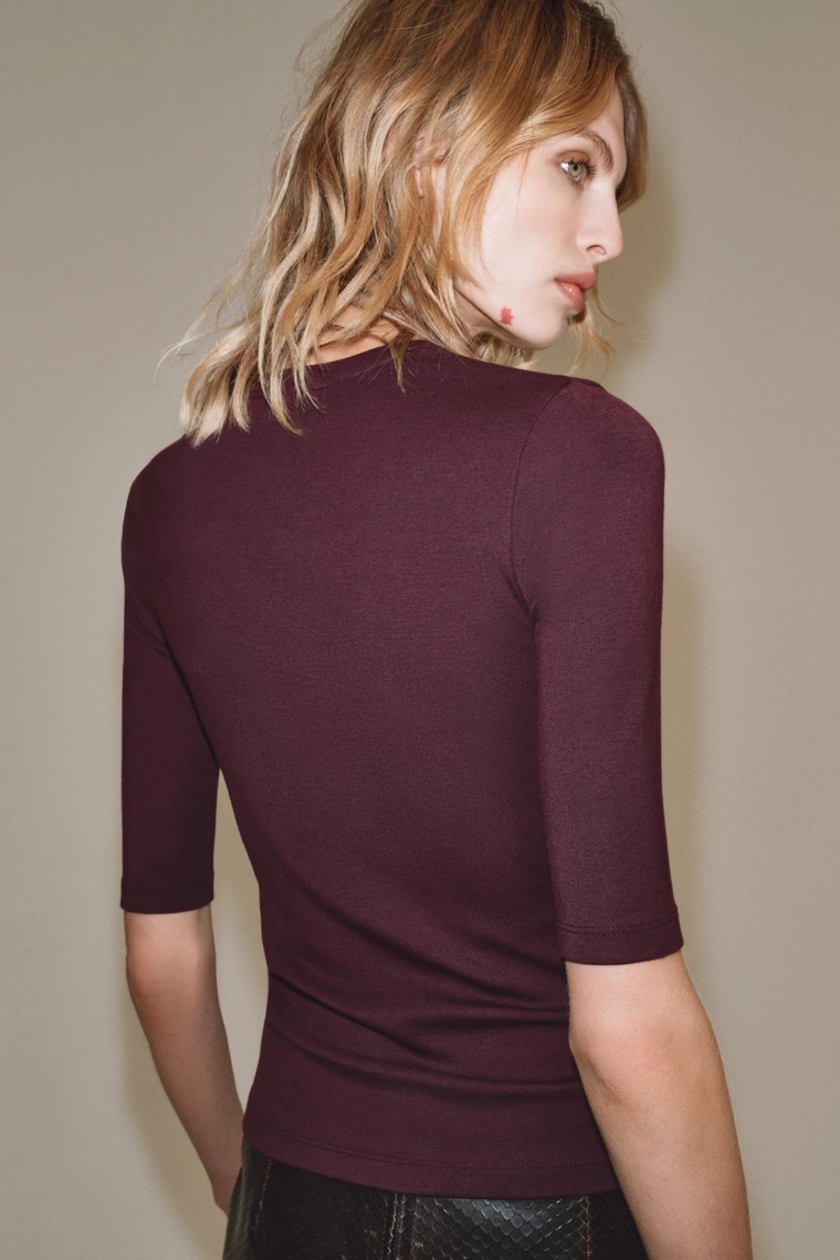 Футболка с рукавами до локтя