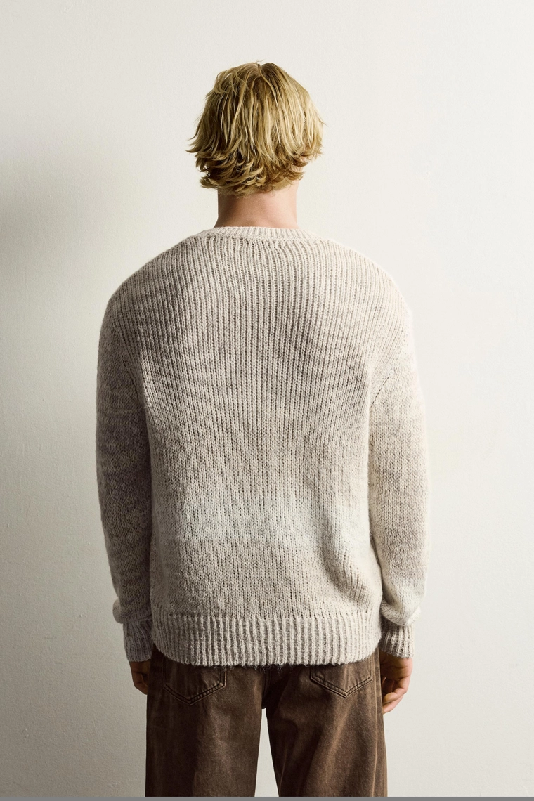 Свитер свободного кроя из скрученной пряжи