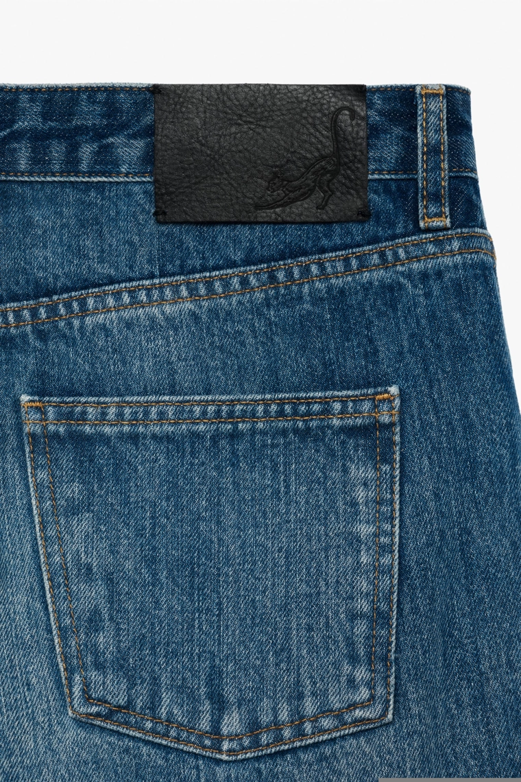 Джинсы с низкой посадкой и расклешёнными штанинами