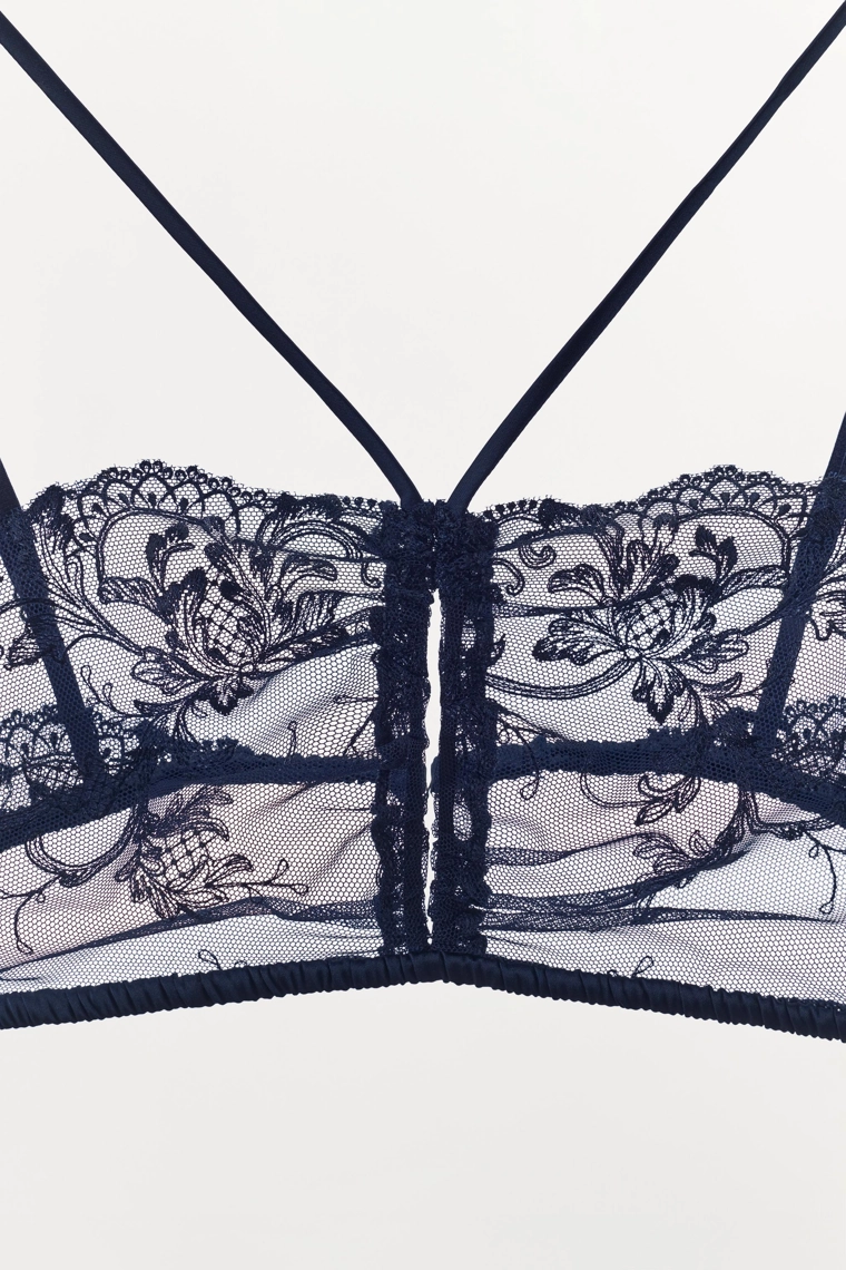 Кружевной бюстгальтер с перекрещенными бретелями