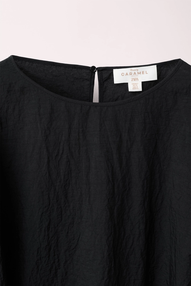 Платье средней длины с эффектом запаха crinkle, созданное caramel london x zara