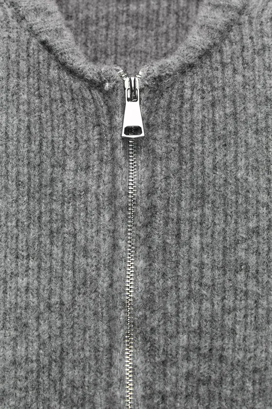 ТРИКОТАЖНЫЙ БОМБЕР С МОЛНИЕЙ