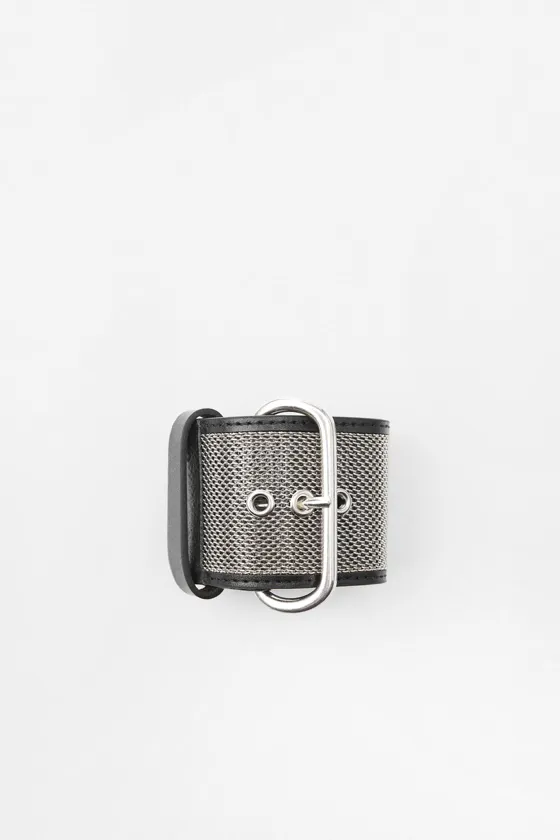 КОЖАНЫЙ БРАСЛЕТ С МЕТАЛЛИЧЕСКОЙ СЕТКОЙ