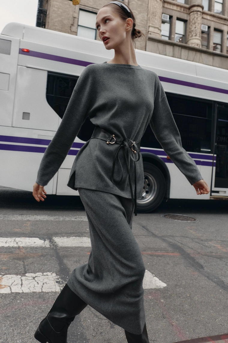 Джемпер из мягкого трикотажа однотонный