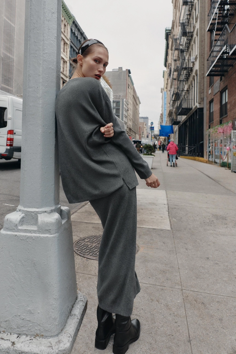 Джемпер из мягкого трикотажа однотонный