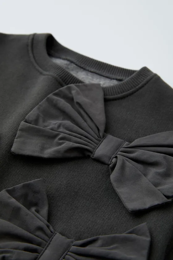 ТОЛСТОВКА С ДЕКОРАТИВНЫМИ БАНТАМИ