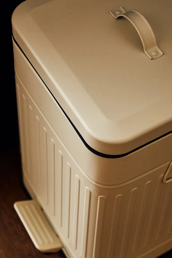 Маленький мусорный бак для кухни