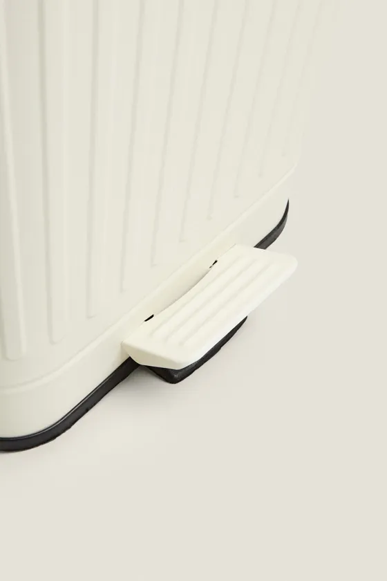 Маленький мусорный бак для кухни