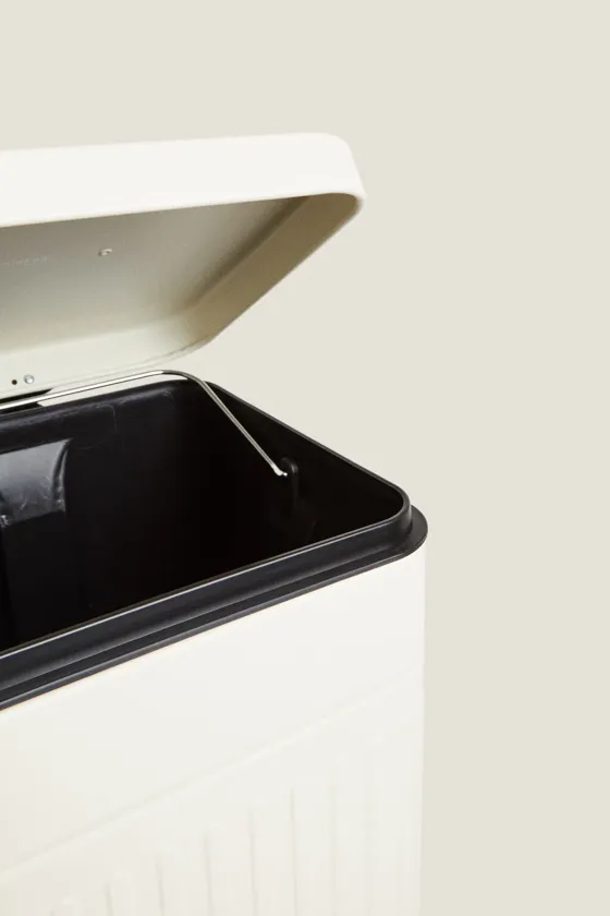 Маленький мусорный бак для кухни