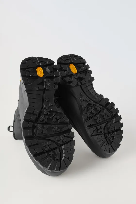 СТЕГАНЫЕ САПОГИ WATER-REPELLENT VIBRAM®