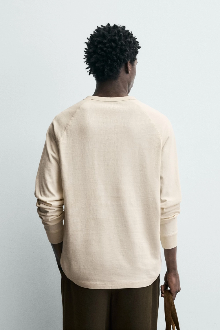 Футболка с горловиной хенли