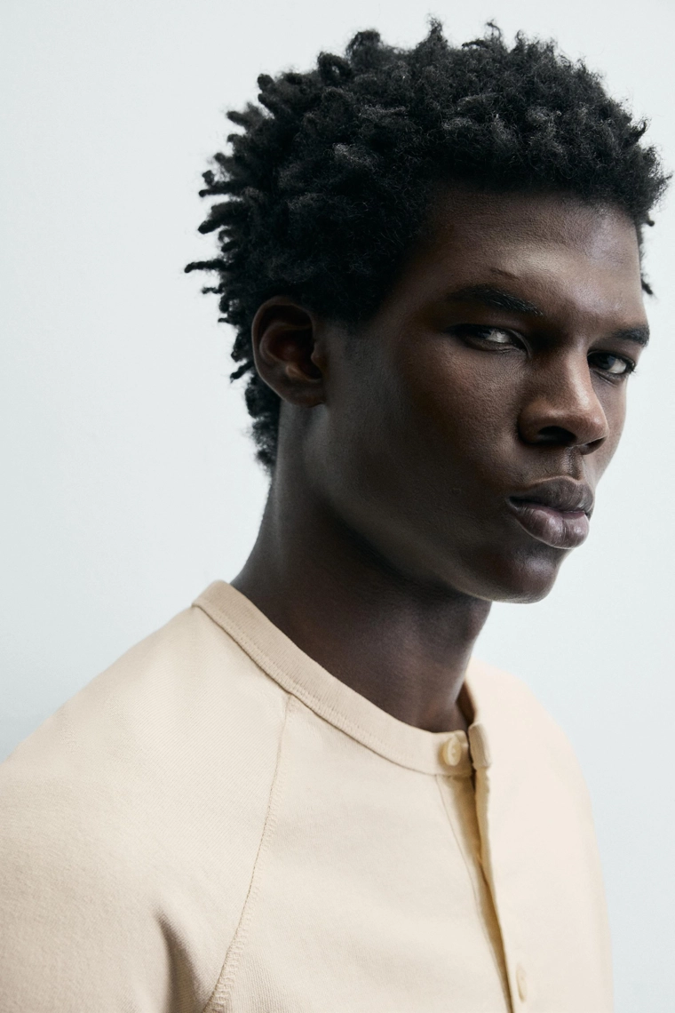 Футболка с горловиной хенли