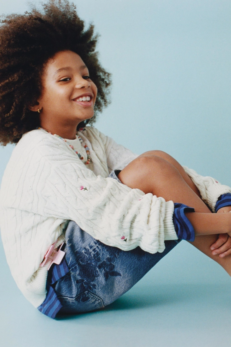 Джинсовые бермуды с вышивкой цветов