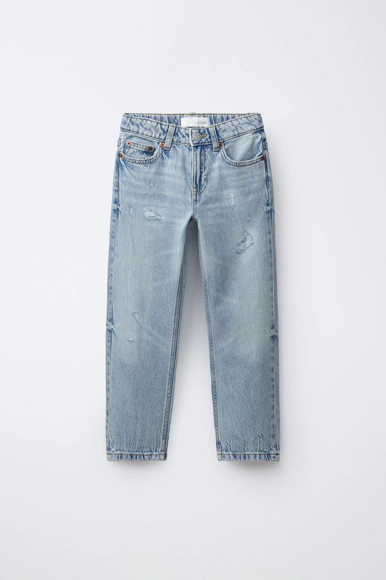 Джинсы прямого кроя с порванными участками