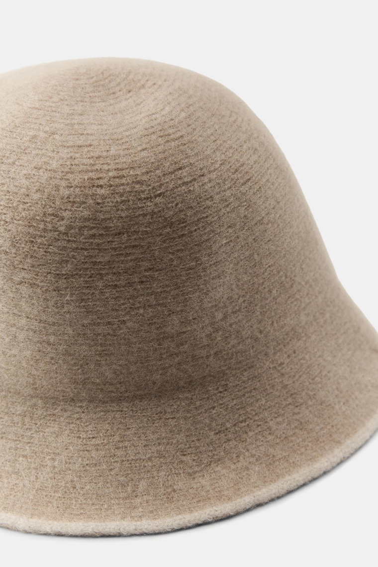 Шапка из шерстяной смеси с контрастной полоской