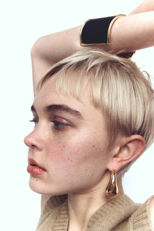 Жесткий кожаный браслет- Заказать в России