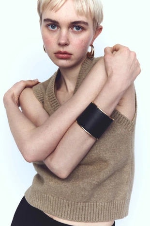 Жесткий кожаный браслет- Заказать в России