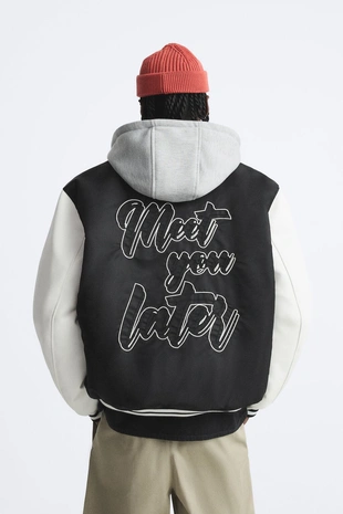 Куртка с контрастными нашивками и капюшоном- Заказать в России