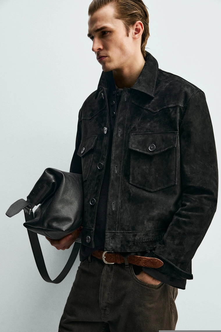 Укороченная кожаная куртка из замши