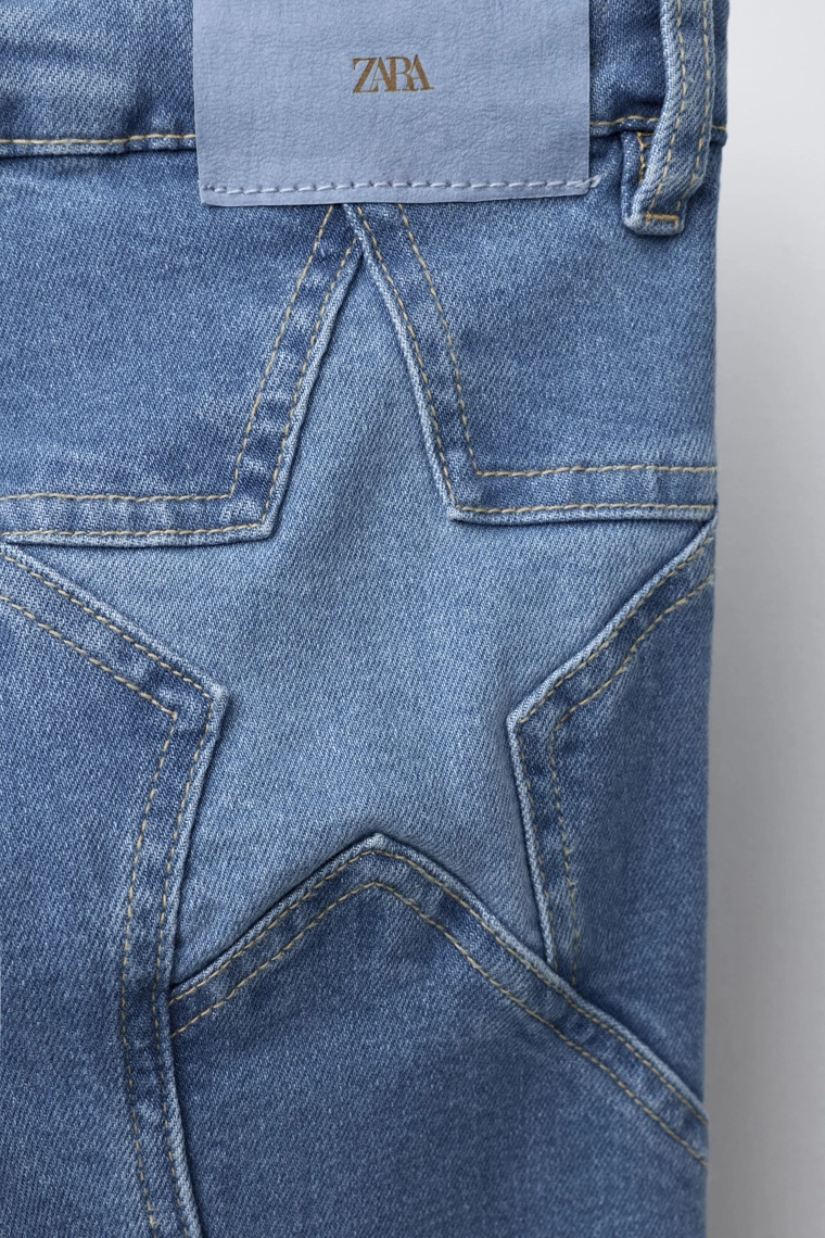 Джинсы bootcut с деталями вытачек