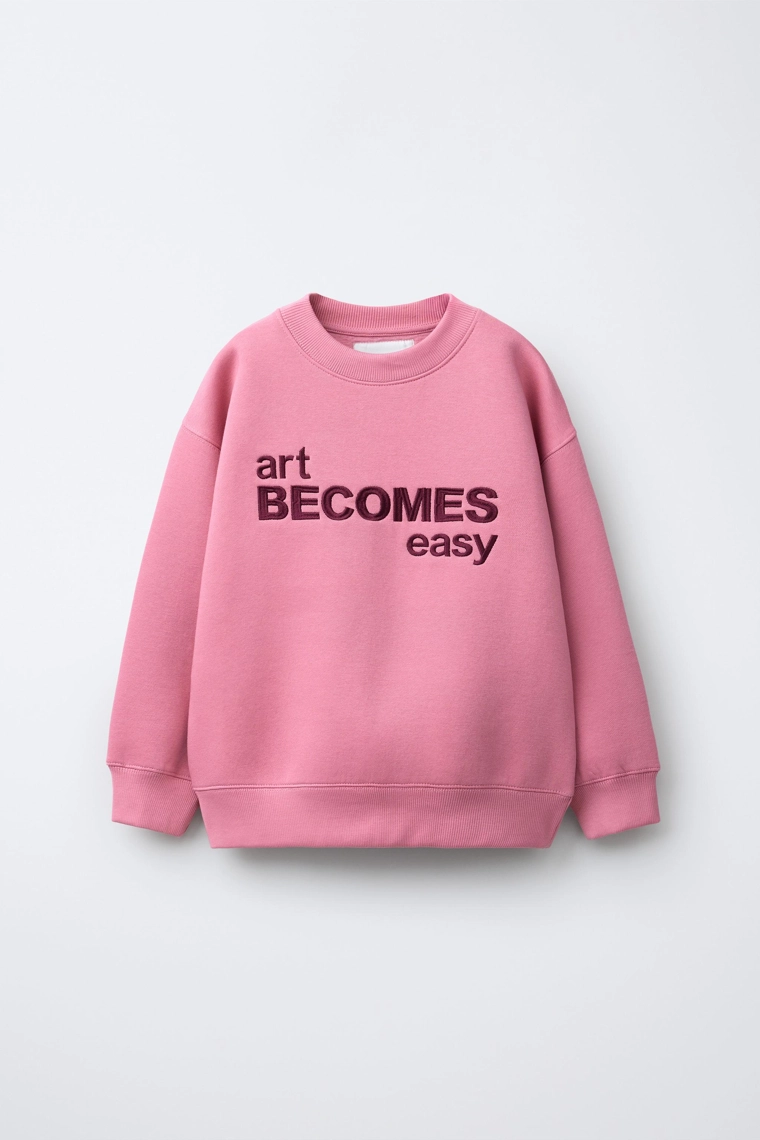 Свитшот с вышитым слоганом