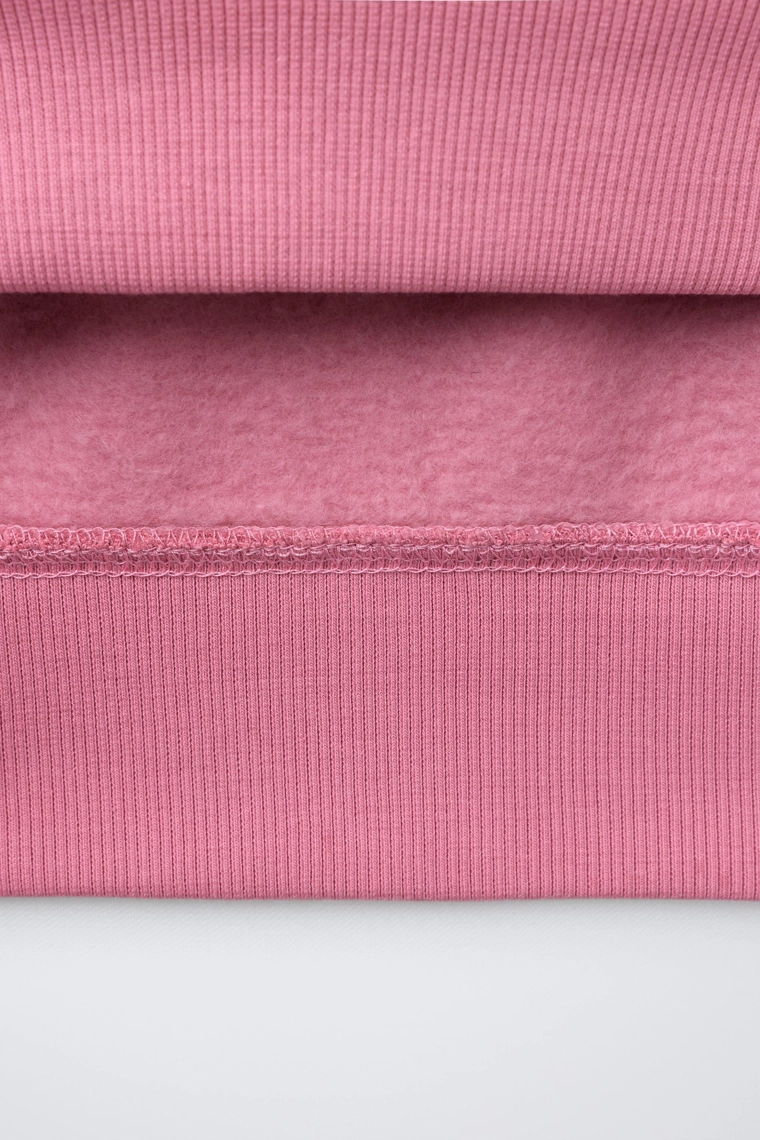 Свитшот с вышитым слоганом