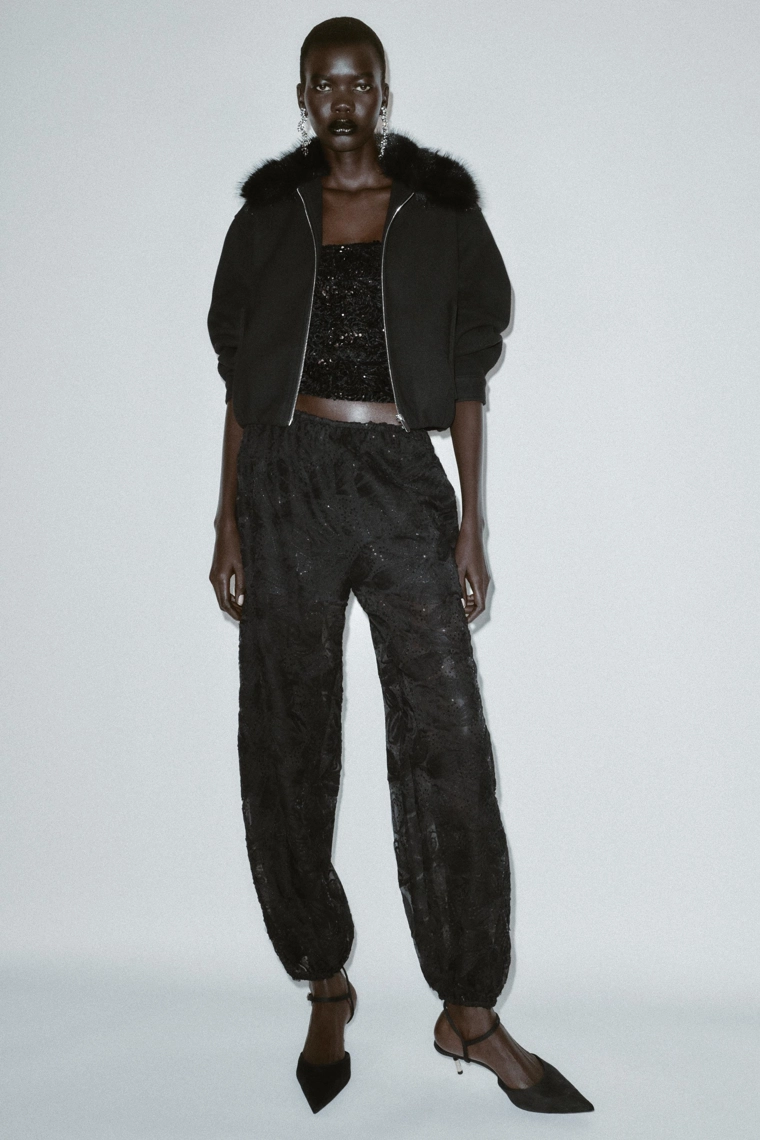 Бомбер с искусственным мехом на воротнике