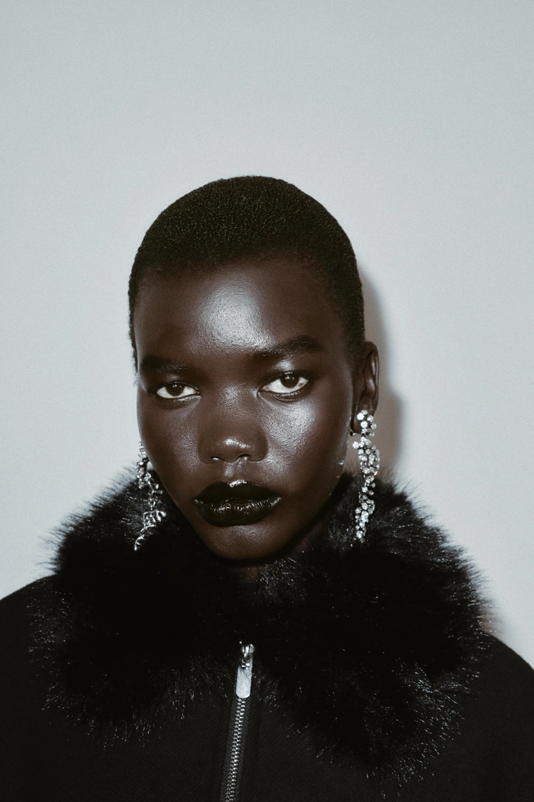 Бомбер с искусственным мехом на воротнике