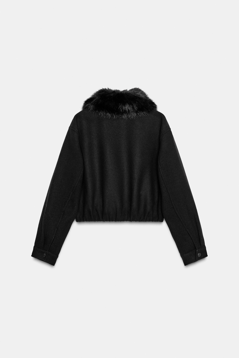 Бомбер с искусственным мехом на воротнике