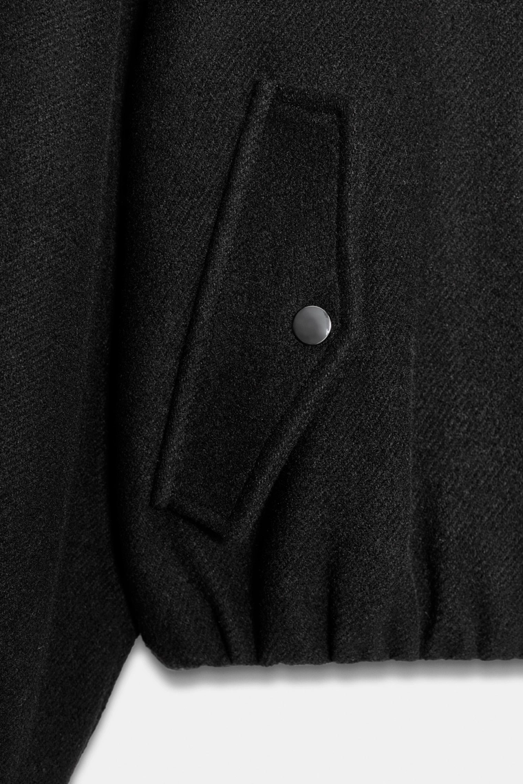 Бомбер с искусственным мехом на воротнике