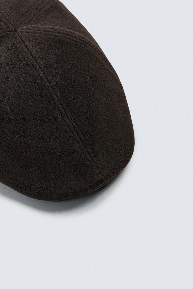 Фланелевый берет с козырьком