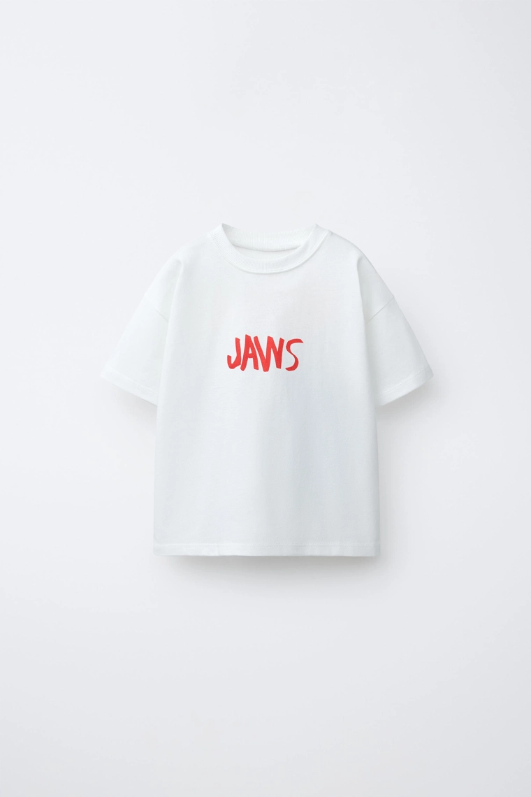 Футболка с иллюстрацией jaws© от dylan´s t-shirt club и zara