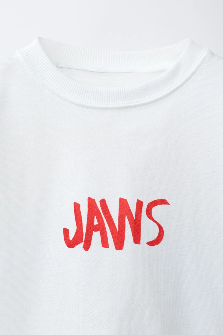 Футболка с иллюстрацией jaws© от dylan´s t-shirt club и zara