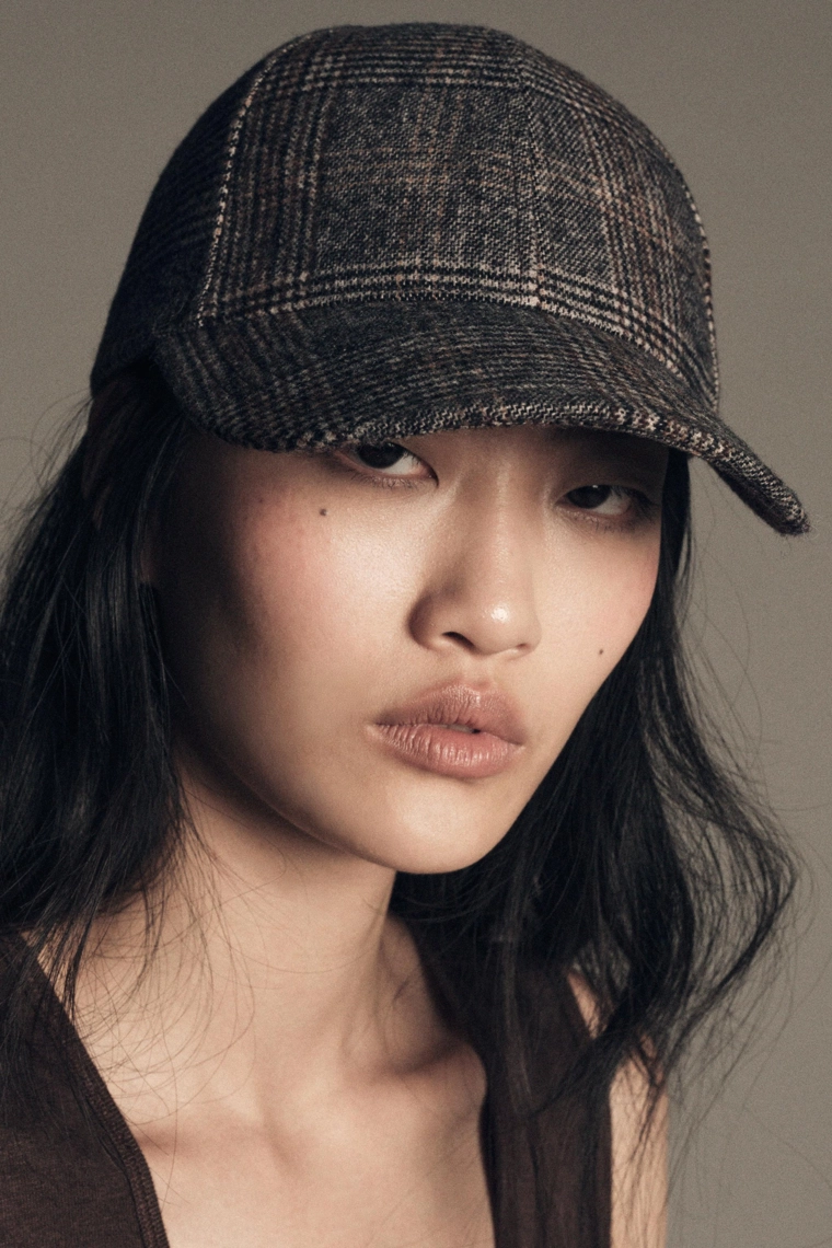 Шерстяная кепка в клетку