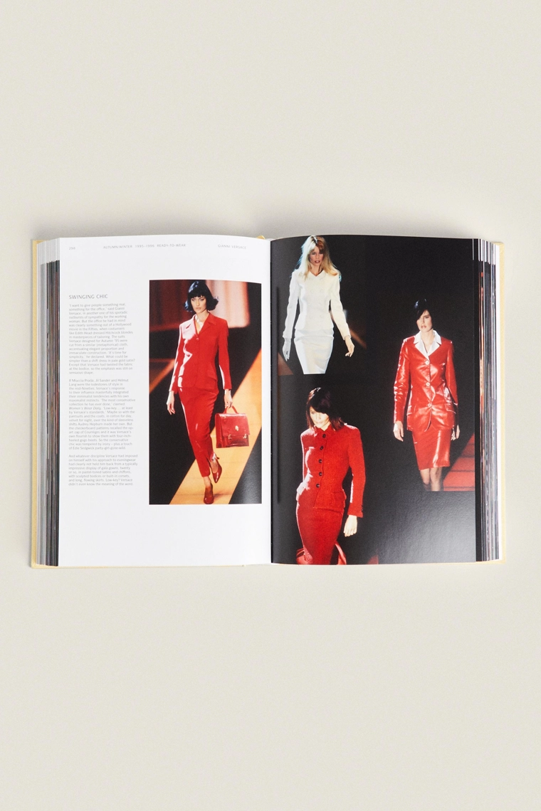 Книга о каталке versace (на английском)