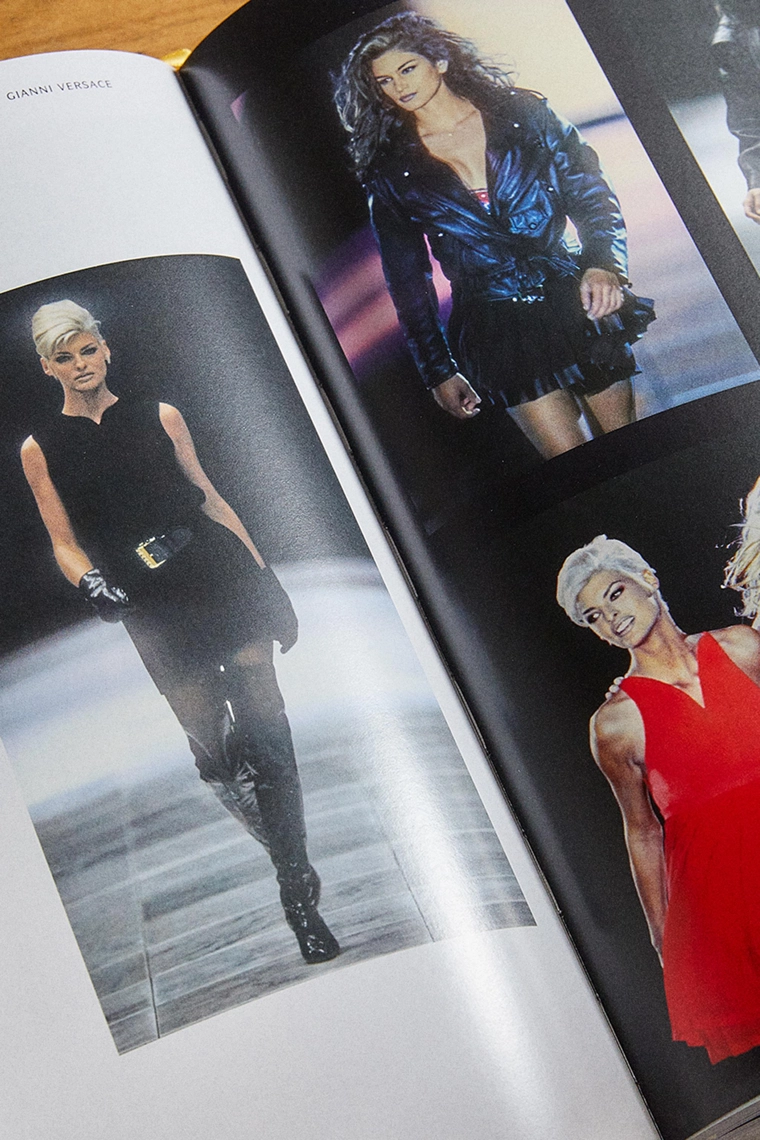 Книга о каталке versace (на английском)