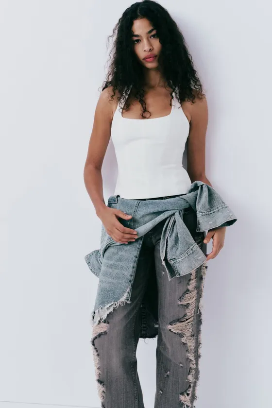 ОБЛЕГАЮЩИЙ ТОП С ГОРЛОВИНОЙ ХАЛТЕР