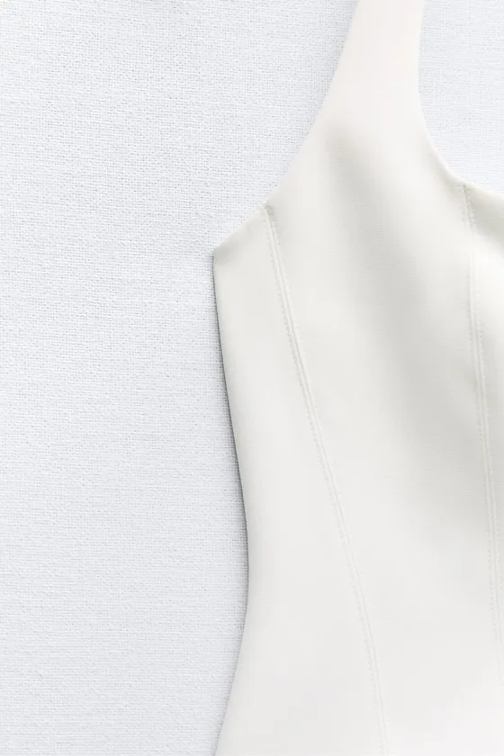 ОБЛЕГАЮЩИЙ ТОП С ГОРЛОВИНОЙ ХАЛТЕР