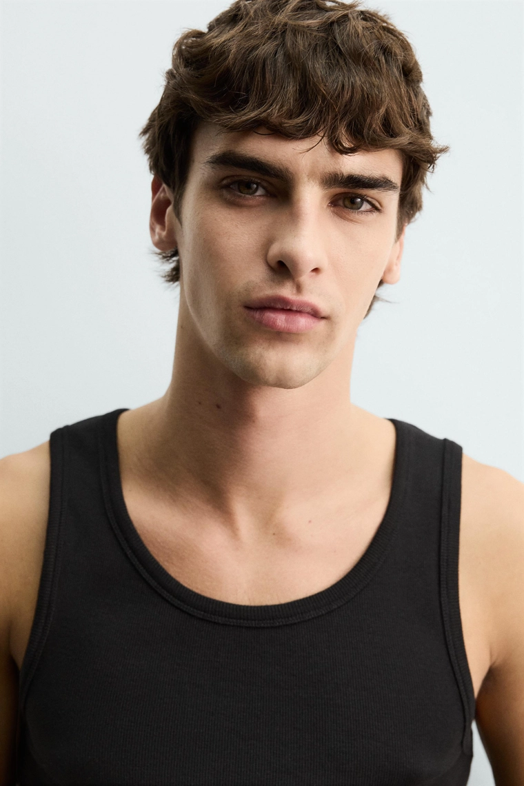 Базовый ребристый топ без рукавов