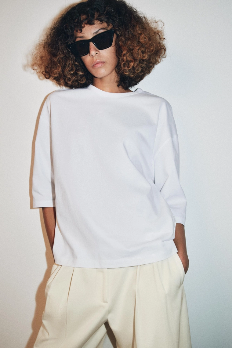 Простая футболка с коротким рукавом