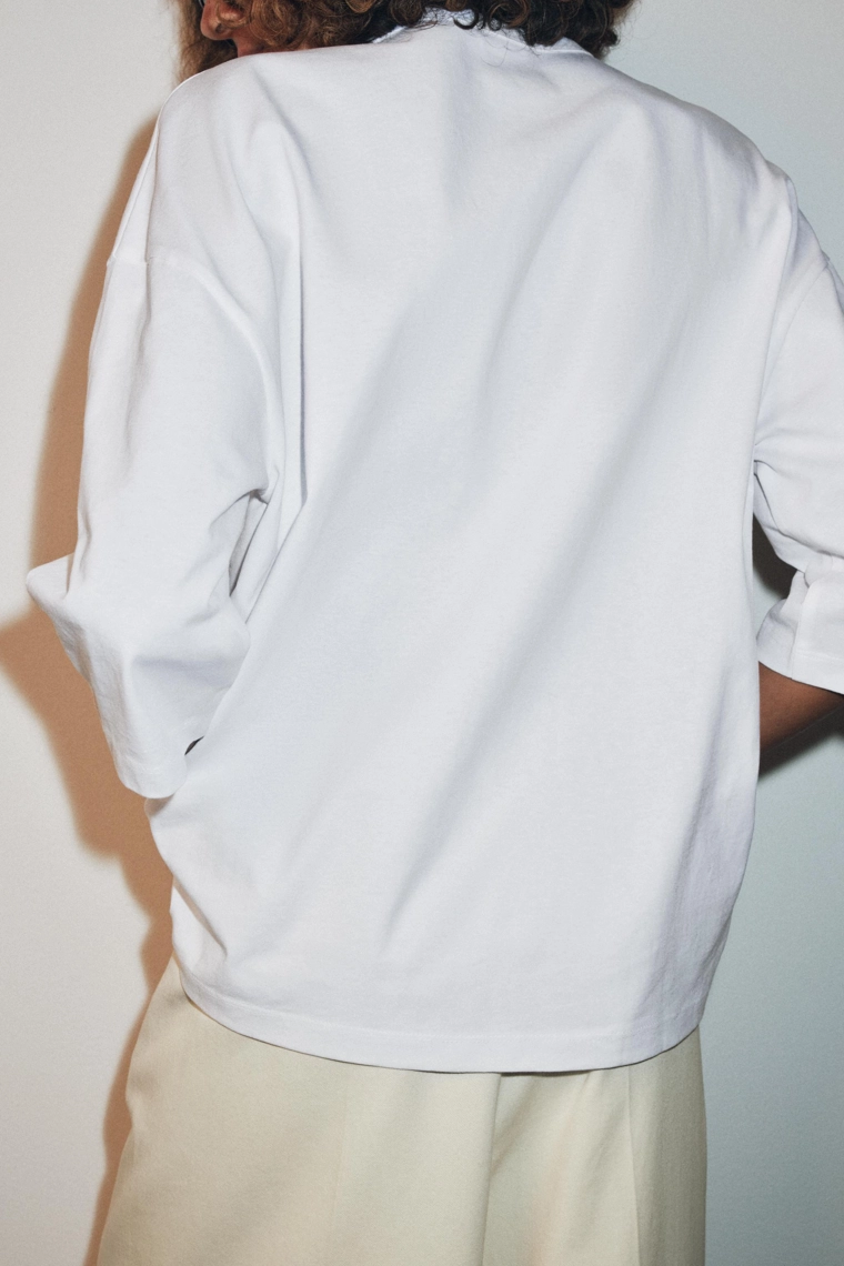 Простая футболка с коротким рукавом