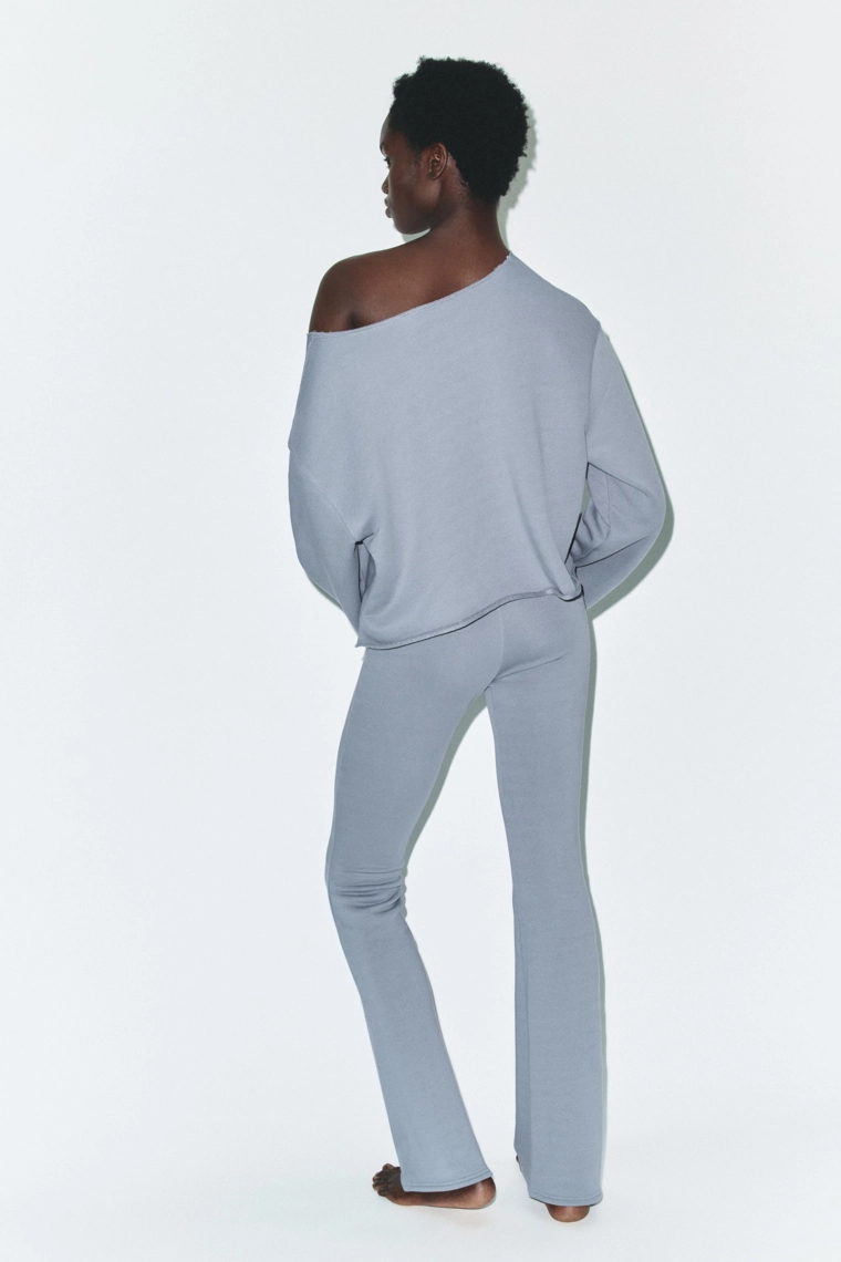 Свитшот с лодочным вырезом