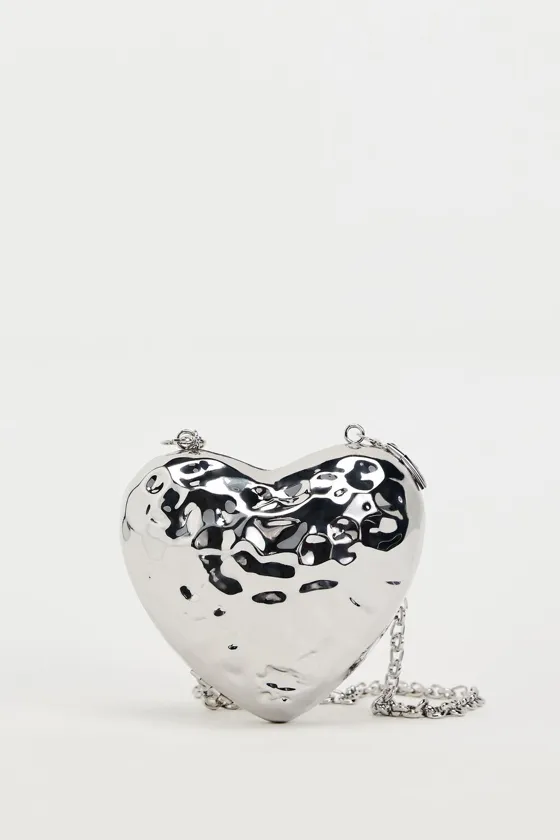 МЕТАЛЛИЧЕСКАЯ ШКАТУЛКА В ВИДЕ СЕРДЦА