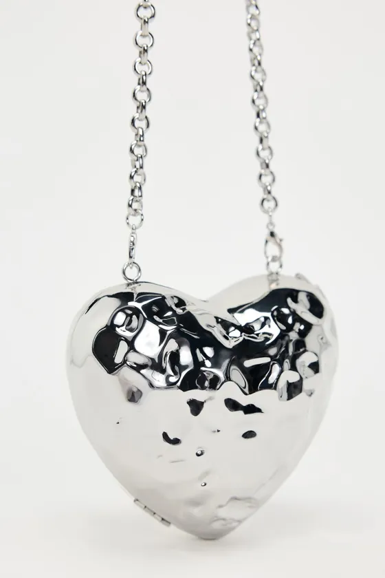 МЕТАЛЛИЧЕСКАЯ ШКАТУЛКА В ВИДЕ СЕРДЦА