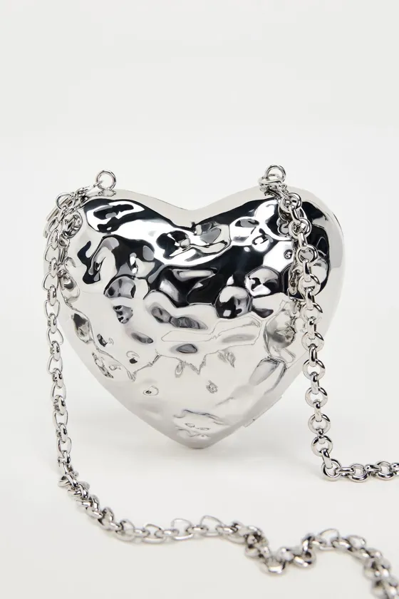 МЕТАЛЛИЧЕСКАЯ ШКАТУЛКА В ВИДЕ СЕРДЦА