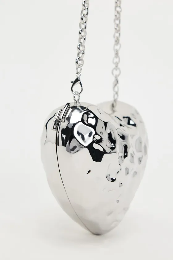 МЕТАЛЛИЧЕСКАЯ ШКАТУЛКА В ВИДЕ СЕРДЦА