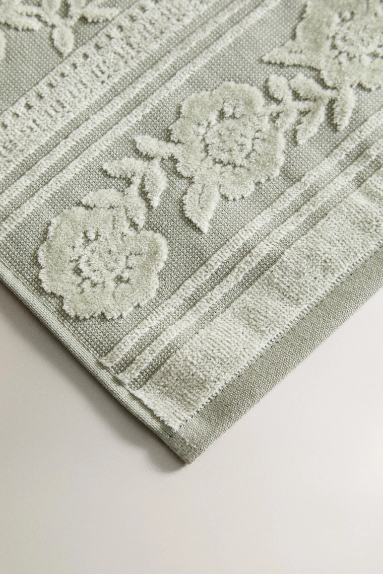 Велюровое полотенце с жаккардовым узором