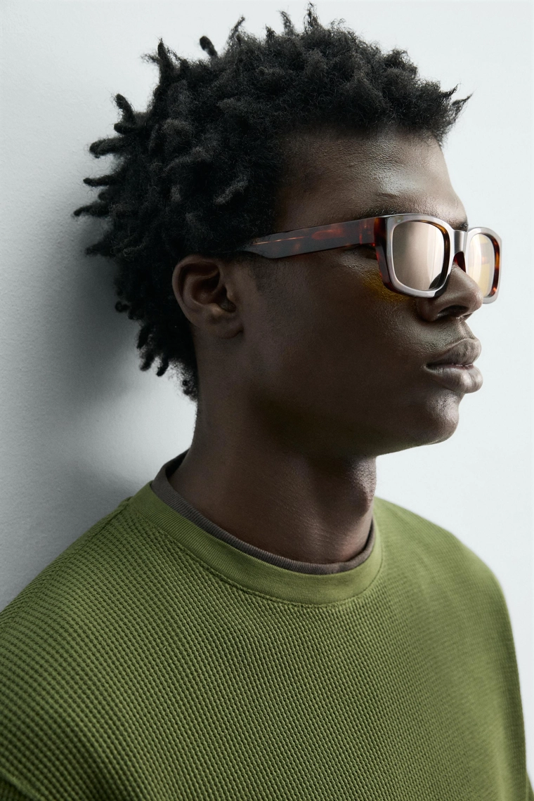 Футболка с рельефным завязанным узором